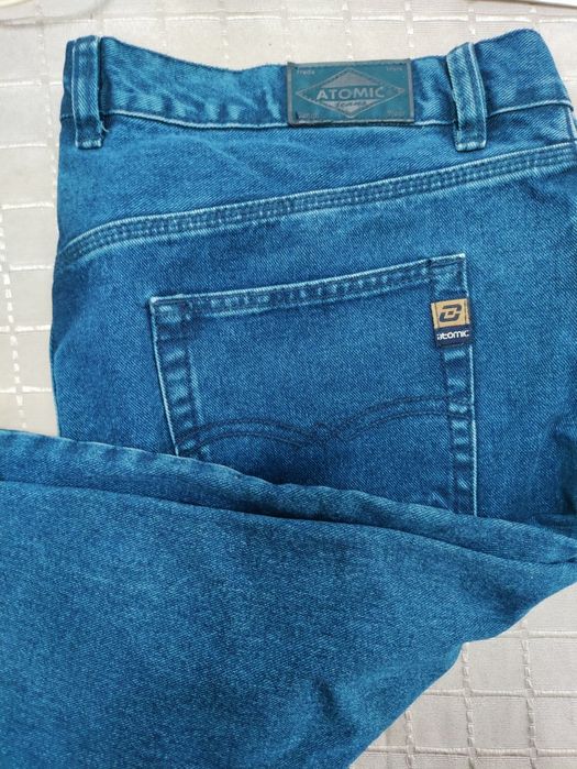 Vând blugi bărbătești nepurtati,mărime mare,marca ATOMIC