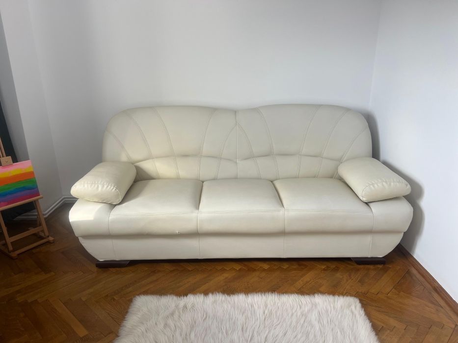 Canapea imitatie piele