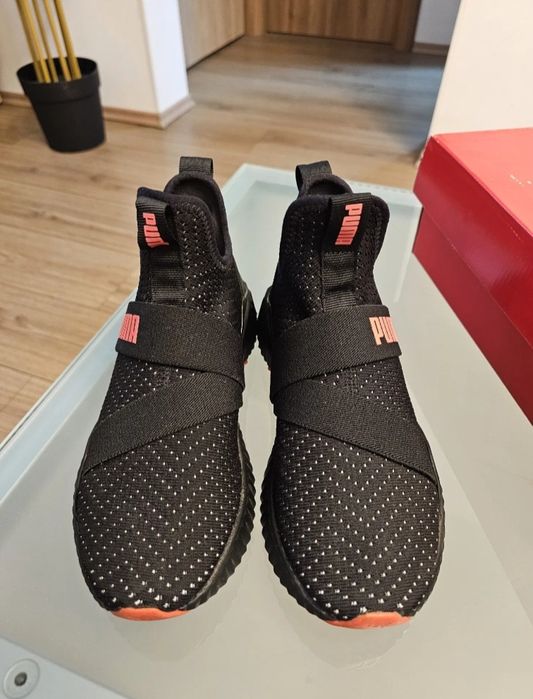 Продавам дамски маратонки Puma