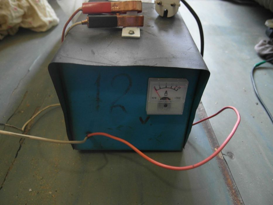 своя  зарядка для  акамулятора как на фота