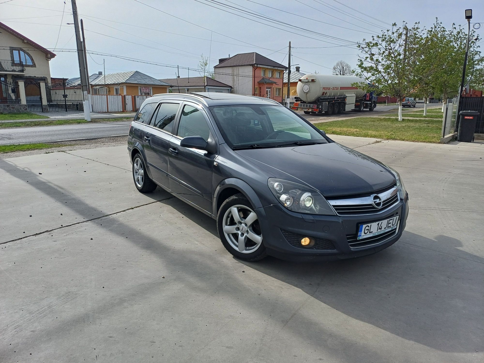 Opel astra H facelift 1.9 150 cp, panoramic, navigatie ,xenon, keyless