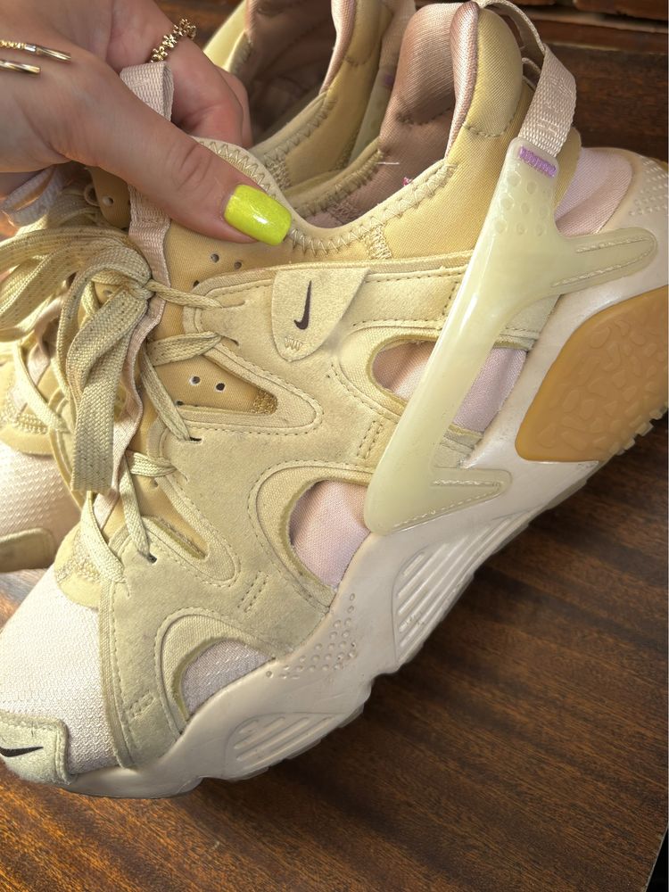 Дамски маратонки Nike