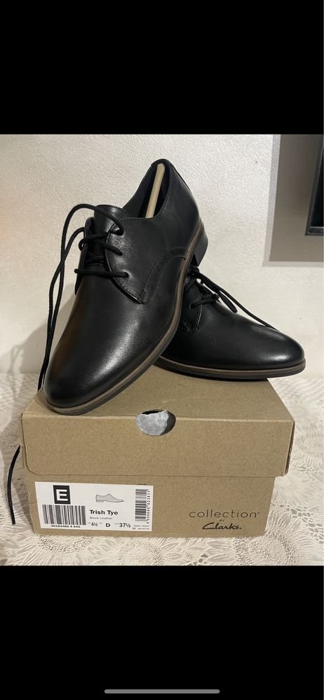 Pantofi  clarks nr 37,5