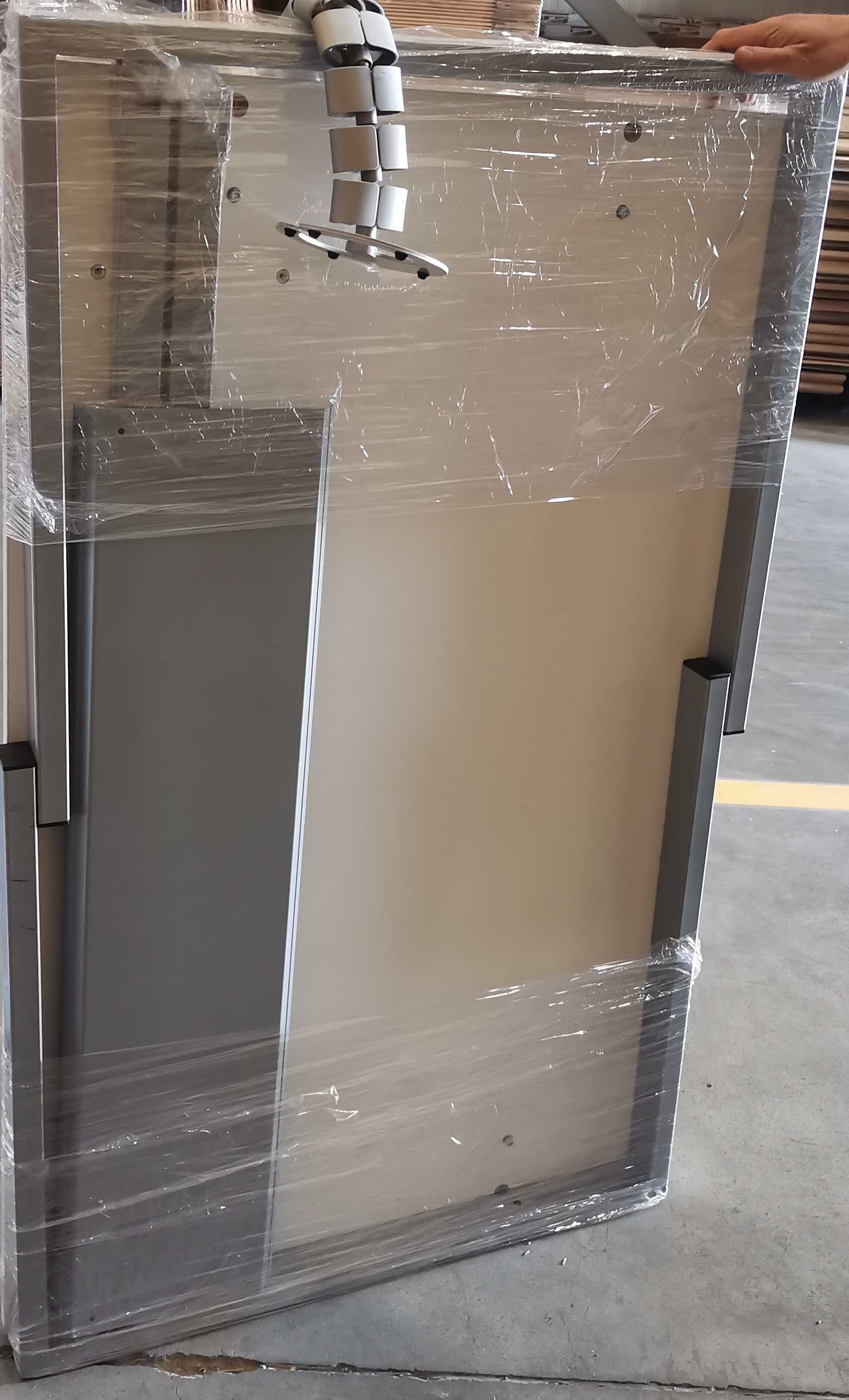 Продавам 2бр бюра Steelcase 130х80 + контейнер 60*42*54