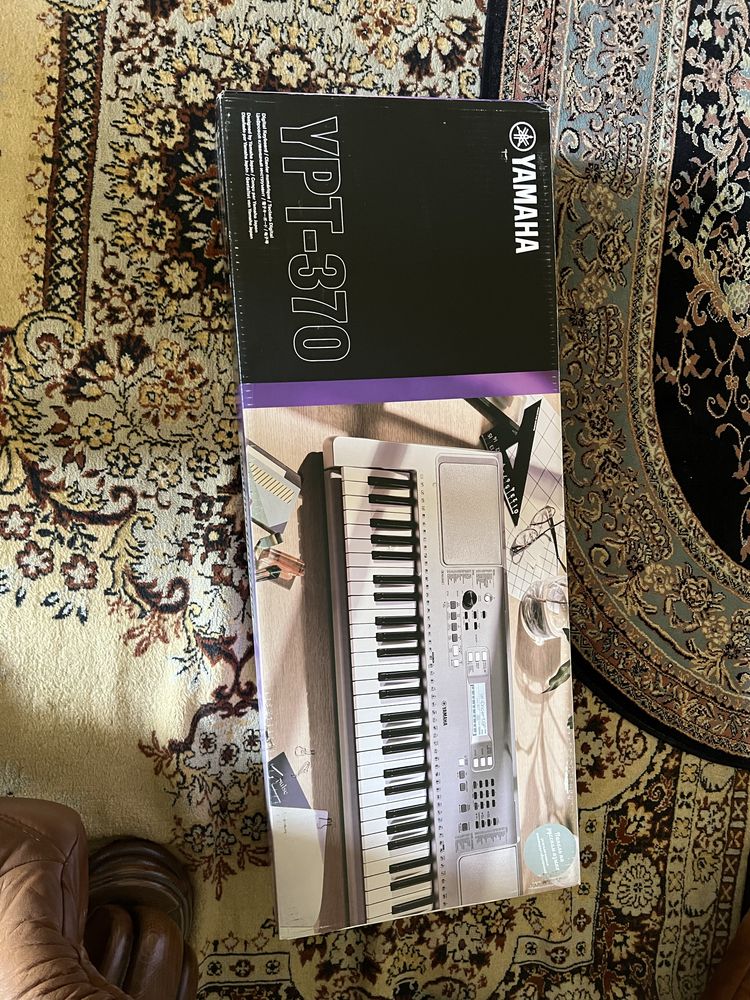 Продаю синтезатор yamaha ypt-370 вместе со стойкой