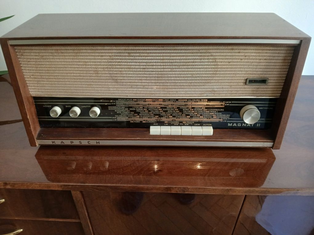 Radio cu lămpi Kapsch Magnat II,1966.