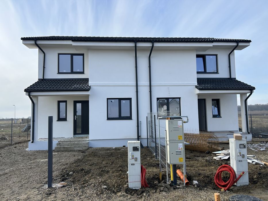 PROPRIETAR vând 1/2 duplex Moșnita, 91 mp utili