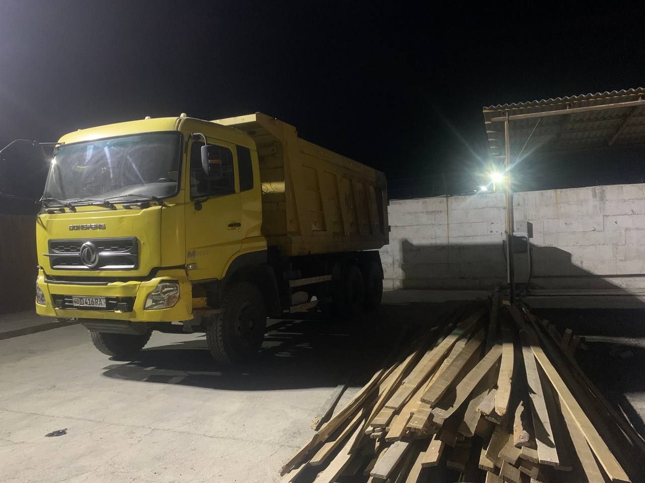 Грузовой DONGFENG .