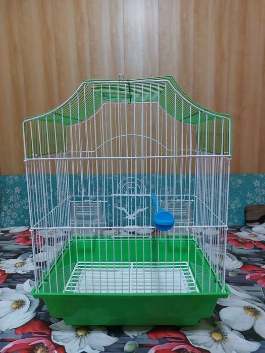 Продам клетку материал металл пластик в отличном состоянии