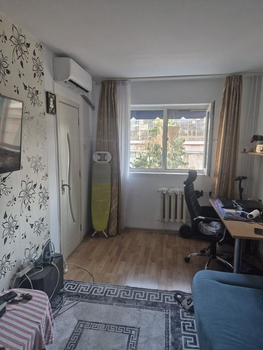 Garsoniera de vânzare