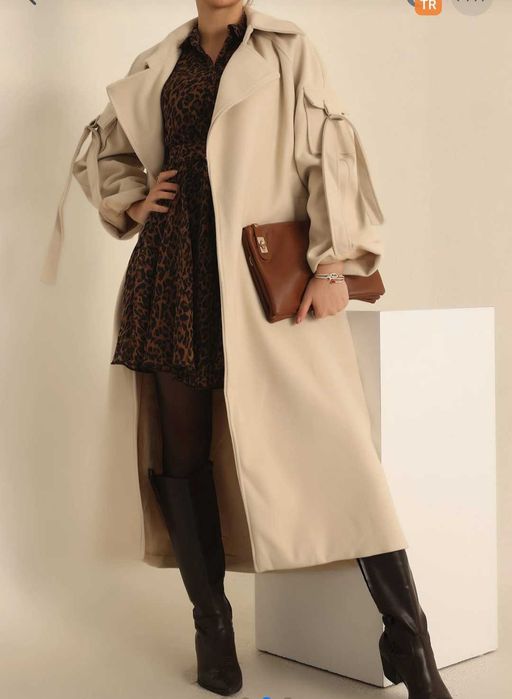 Дамско палто с модерни ръкави