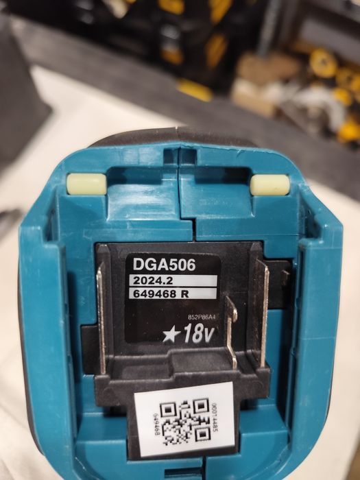 Безчетков акумулаторен ъглошлайф Макита Makita DGA506 18V