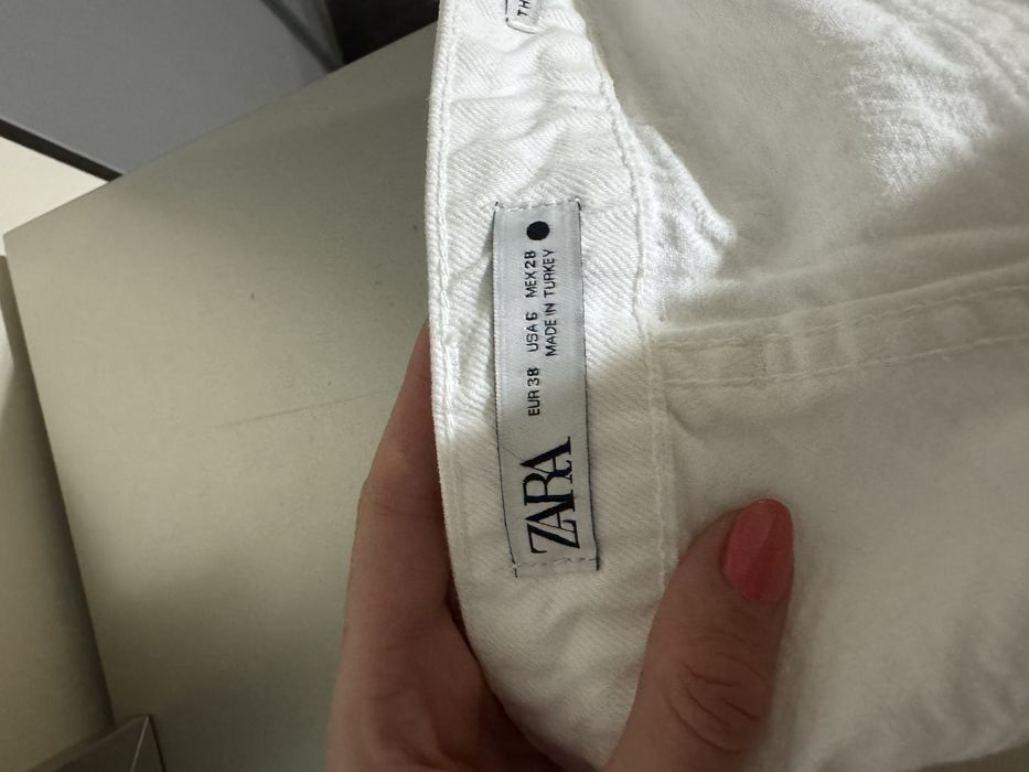 Blugi scurti albi zara M