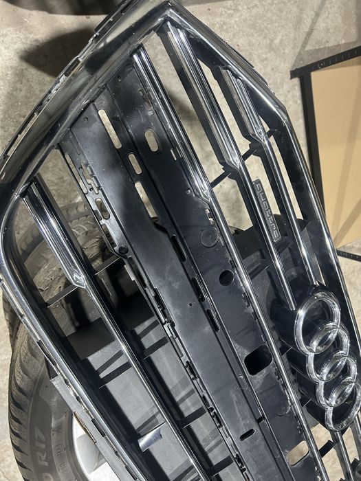 Оригинална решетка за AUDI A8