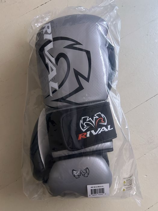 Rival RB7 Fitness Plus Bag черни/сребърни боксови ръкавици