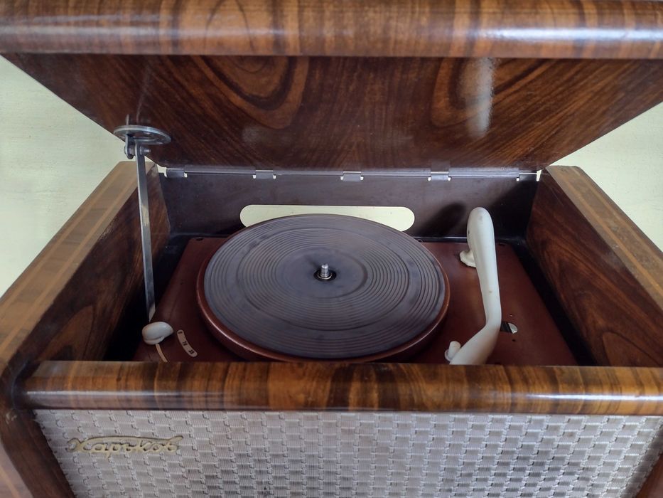 Радиола Харъков радио с грамофон