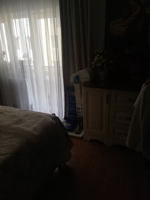 De vânzare  sau schimb cu casă apartament cu 4 camere, etaj 2 zona mic