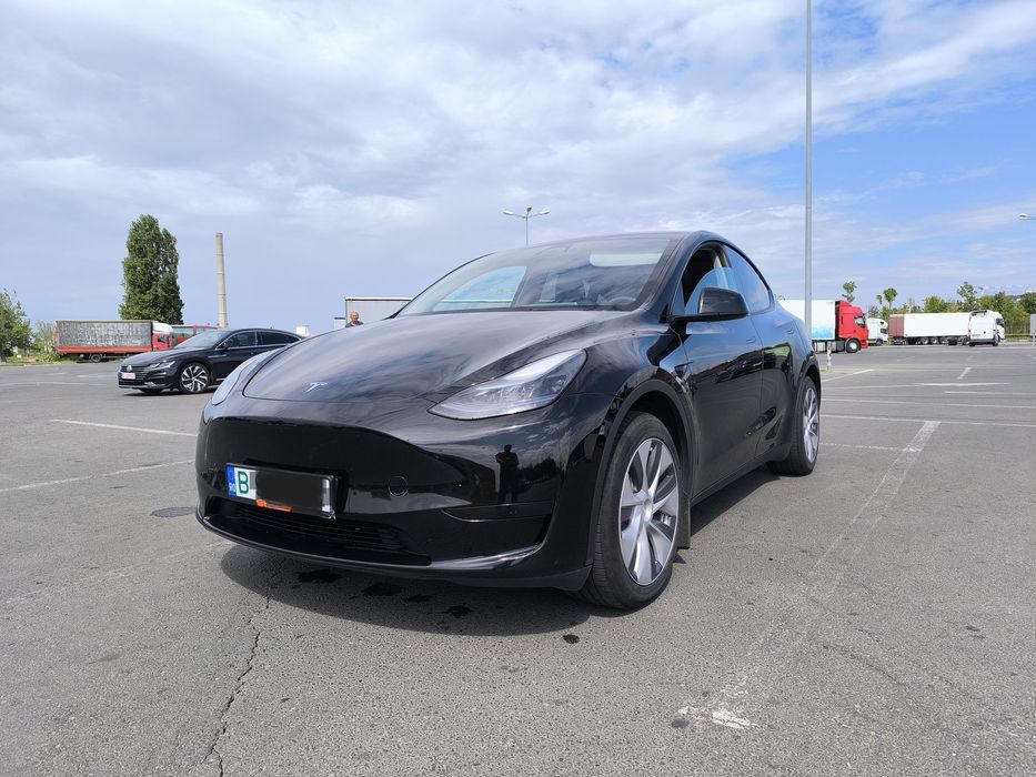 Tesla Model Y Se vinde Tesla Y SR, 2023 Primul proprietar