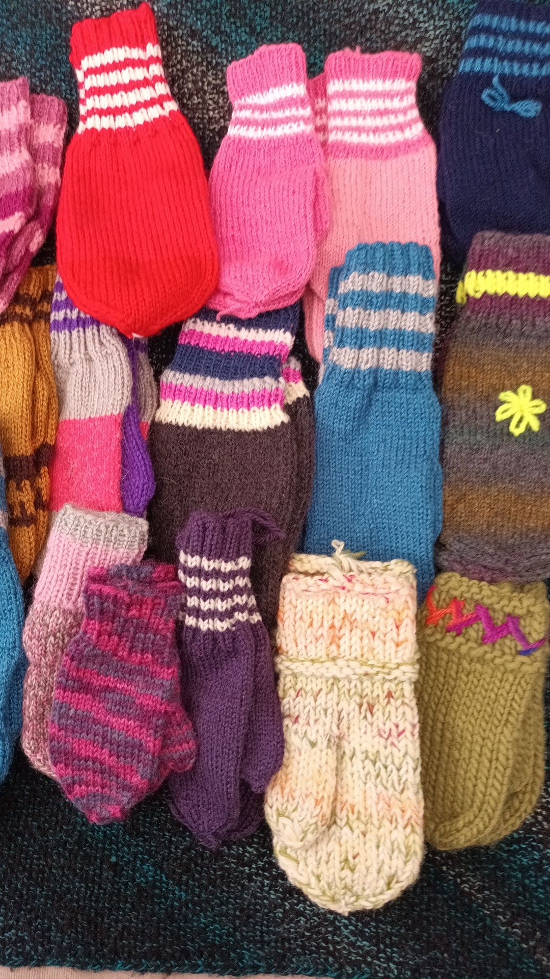 Mănuși noi tricotate