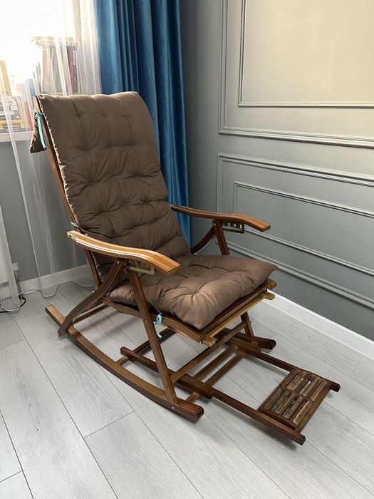 Кресло качалка с массажером для ног
