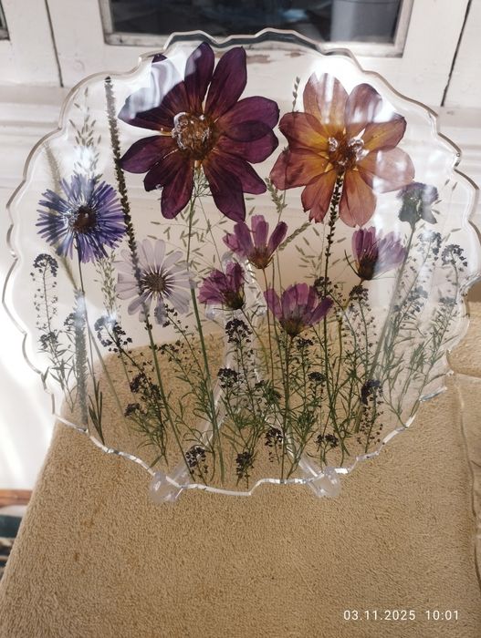 Панно картина из эпоксидной смолы с сухоцветами