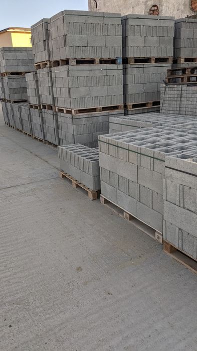 Linie semiautomata producție bolțari și pavaj