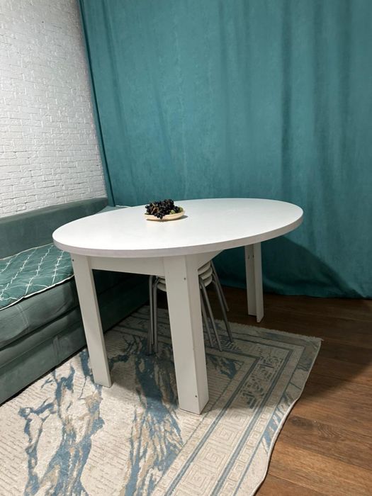 Продам кухонный стол диаметр 130см