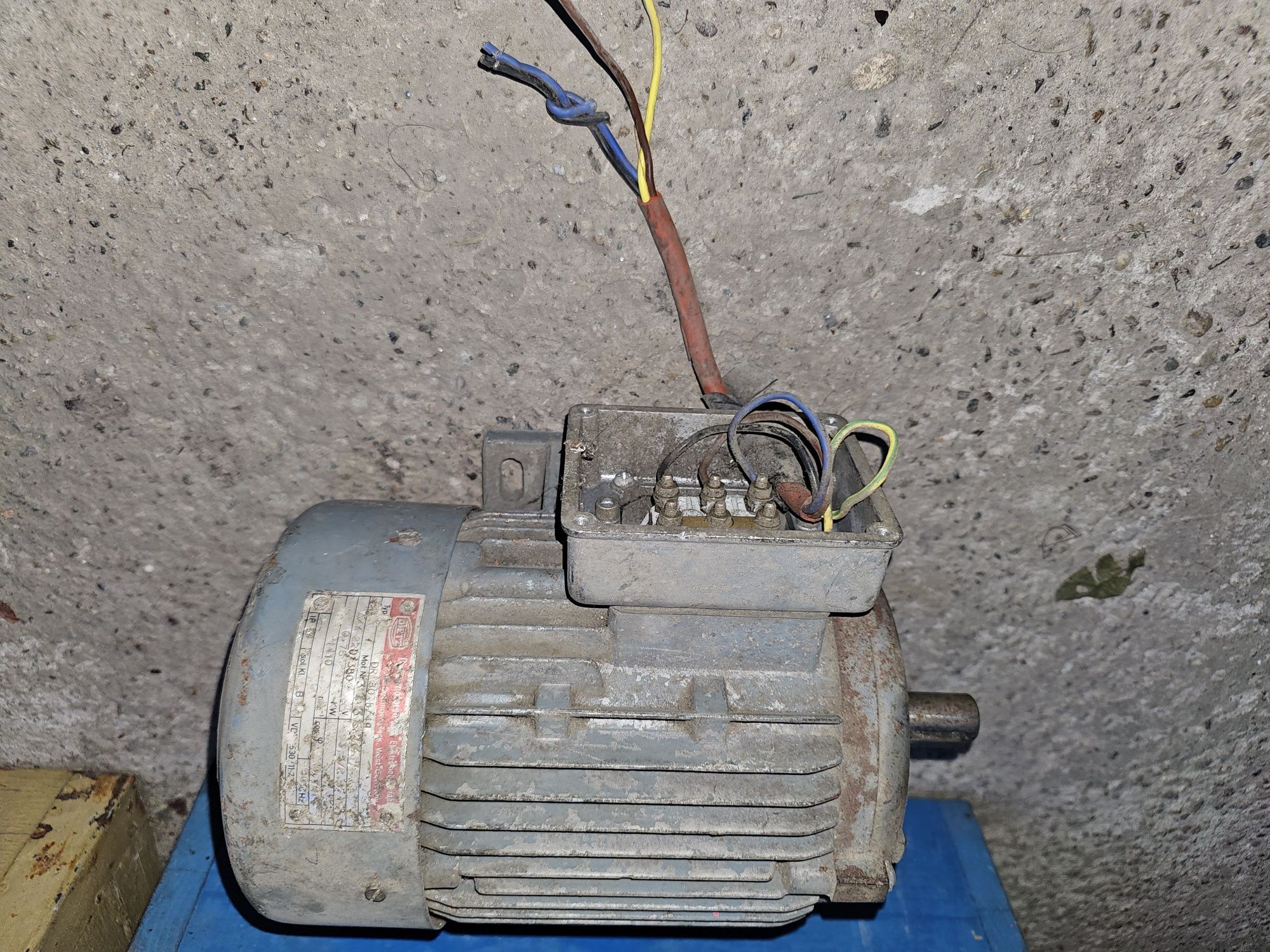 Motor electric funcțional