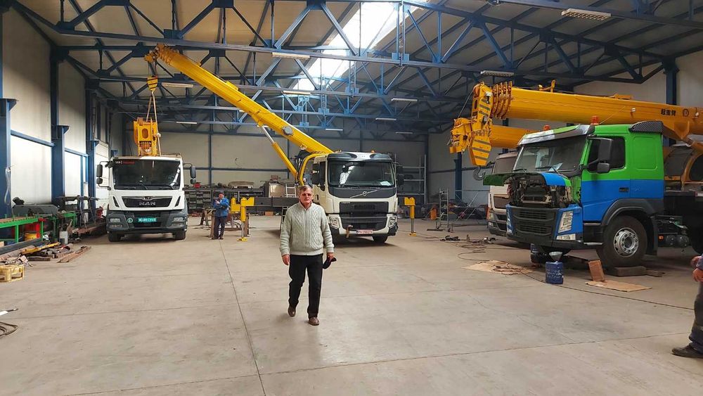 Volvo FM11  an 2019 ,8000 km , macara noua de 30 tone cu 35 metri brat
