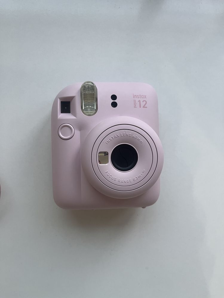 instax камера розовая