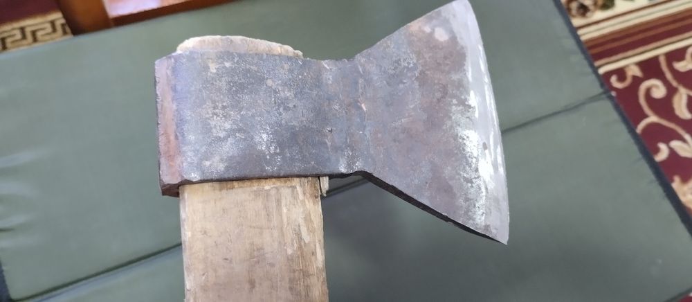 Топор - времени СССР.