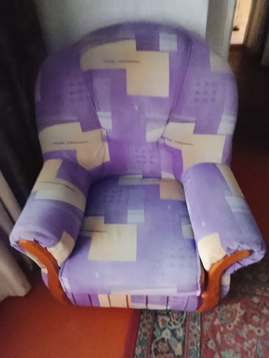 Диван и два кресла в хорошем состоянии