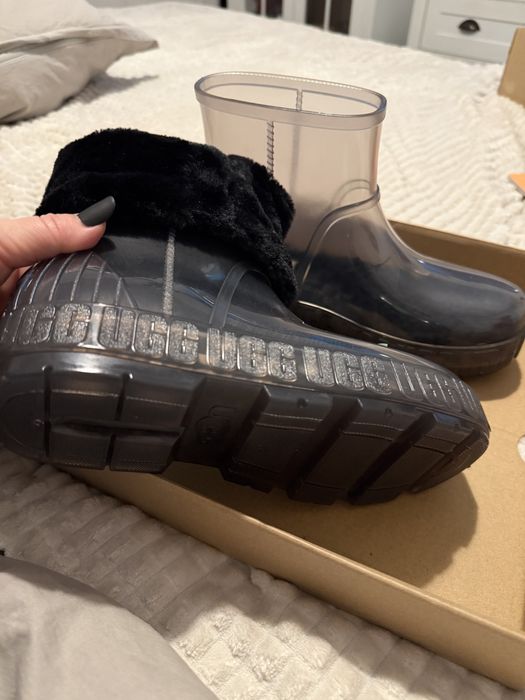 Cizme Ugg noi marimea 38 se pot purta si fara blanita
