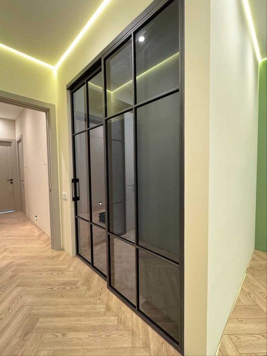 Раздвижные двери купе и стеклянныее конструкци  стиль