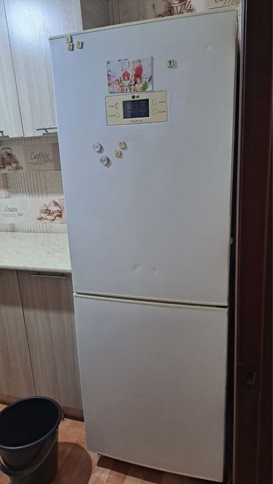 Холодилник LG.