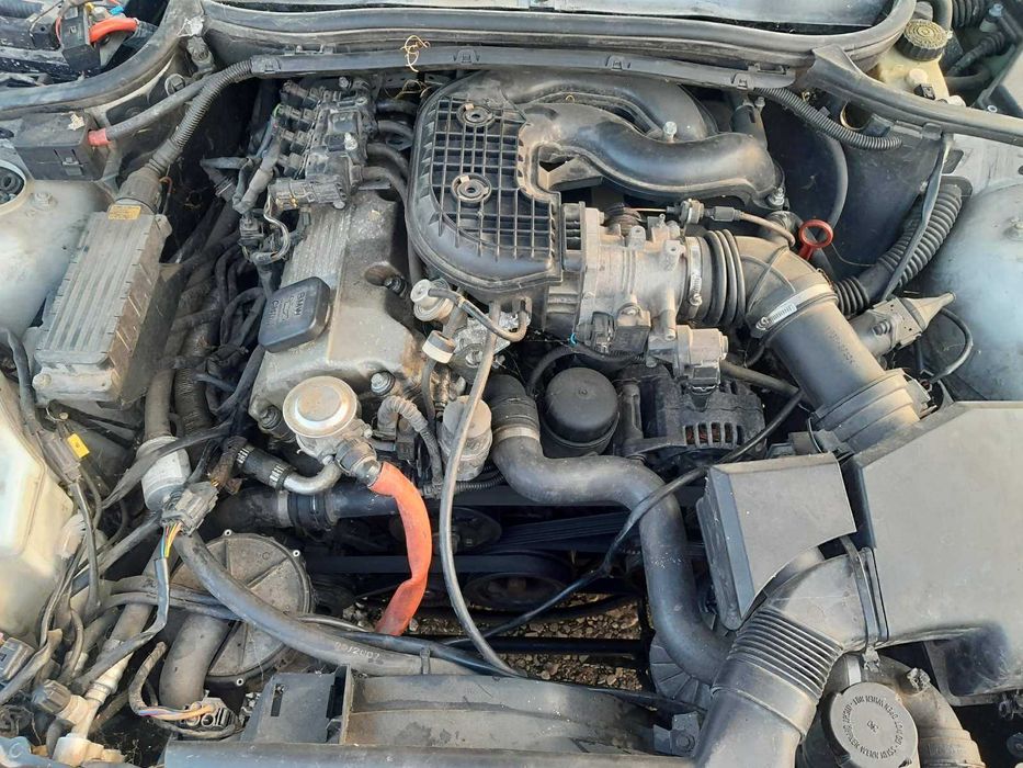 BMW 318 i, 99 г на части