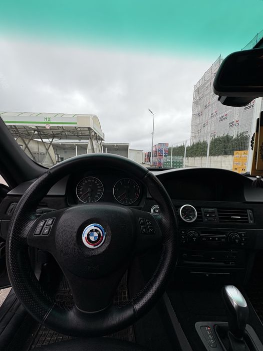 Vand bmw e90 320d 163 cp automat xenon