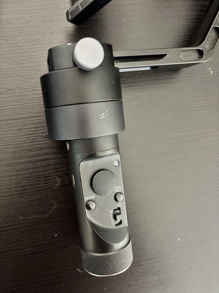 Zhiyun crane v2 Gimbal 3 axe