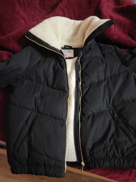 Продам куртку короткую зимную в отличном состояние.Очень теплаая