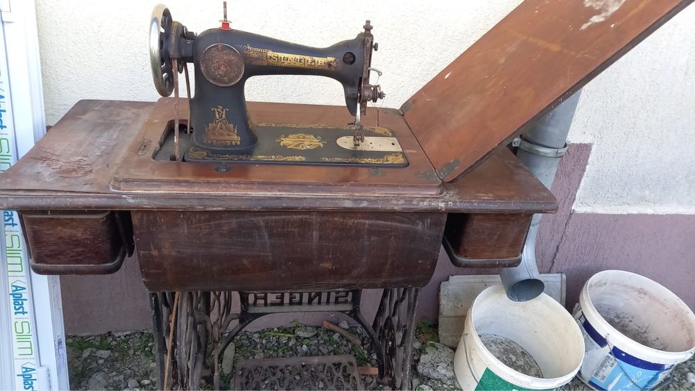 Masina de cusut Singer