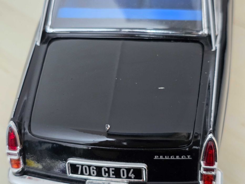 Macheta Auto 1/18 Norev Peugeot 404 Coupe