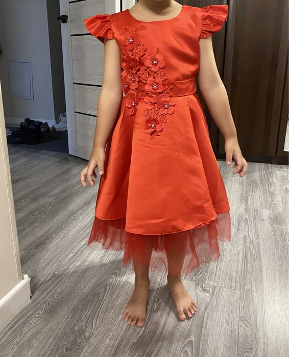 Новое Платье девочке рост 100-110, возраст 4-5