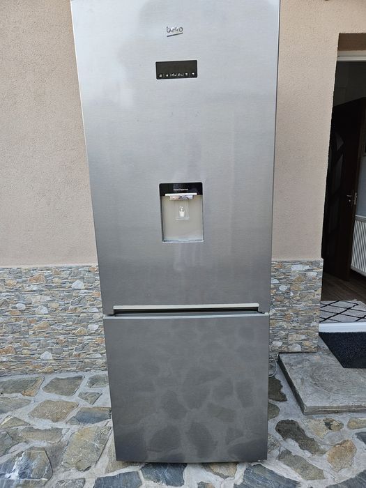 Combina frigorifica Beko defecta
