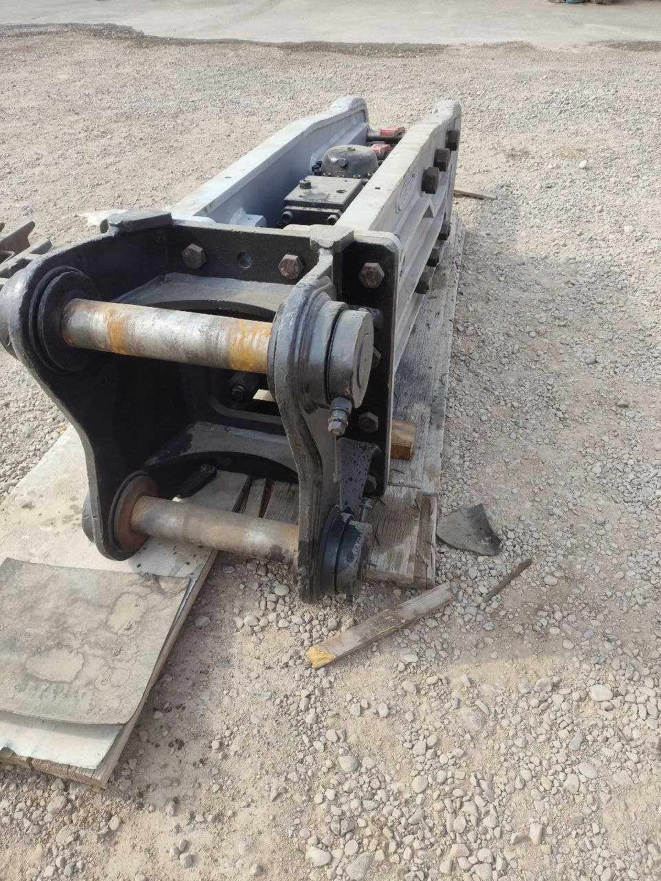 Гидромолот 350F  Корея на  DOOSAN 340 и на VOLVO 290,300 и др.
