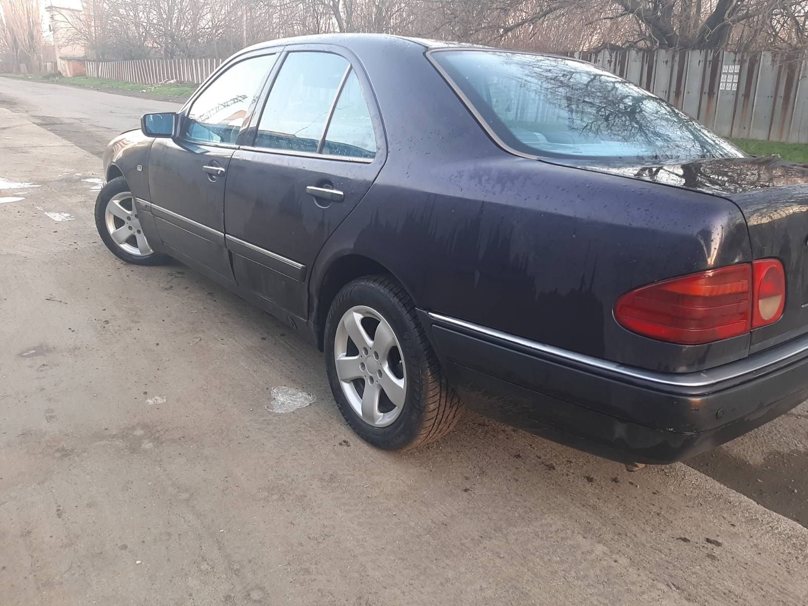 Mercedes E 2.5TD 150к.с