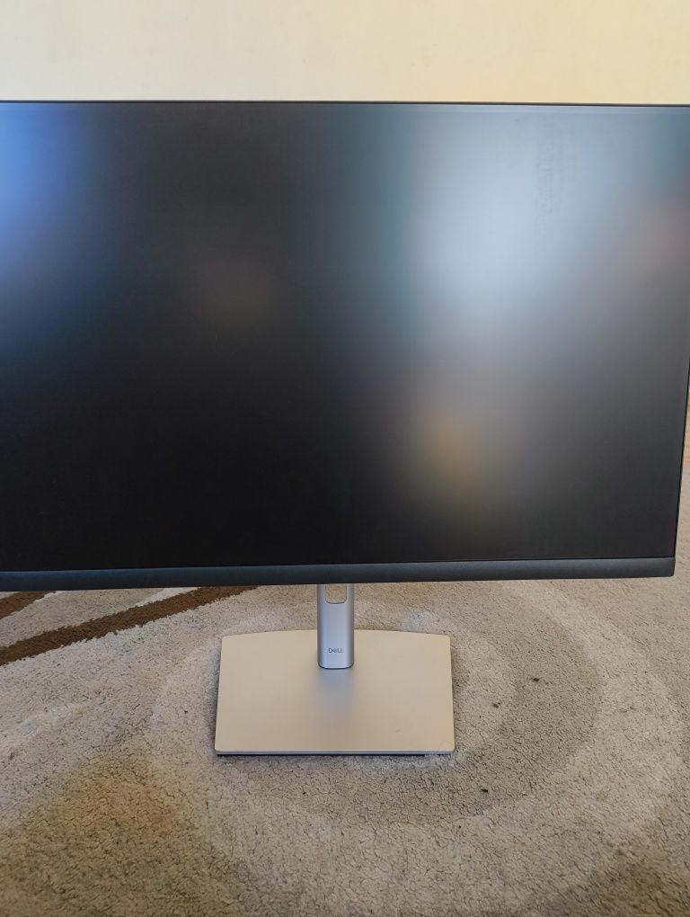 Продавам монитор dell