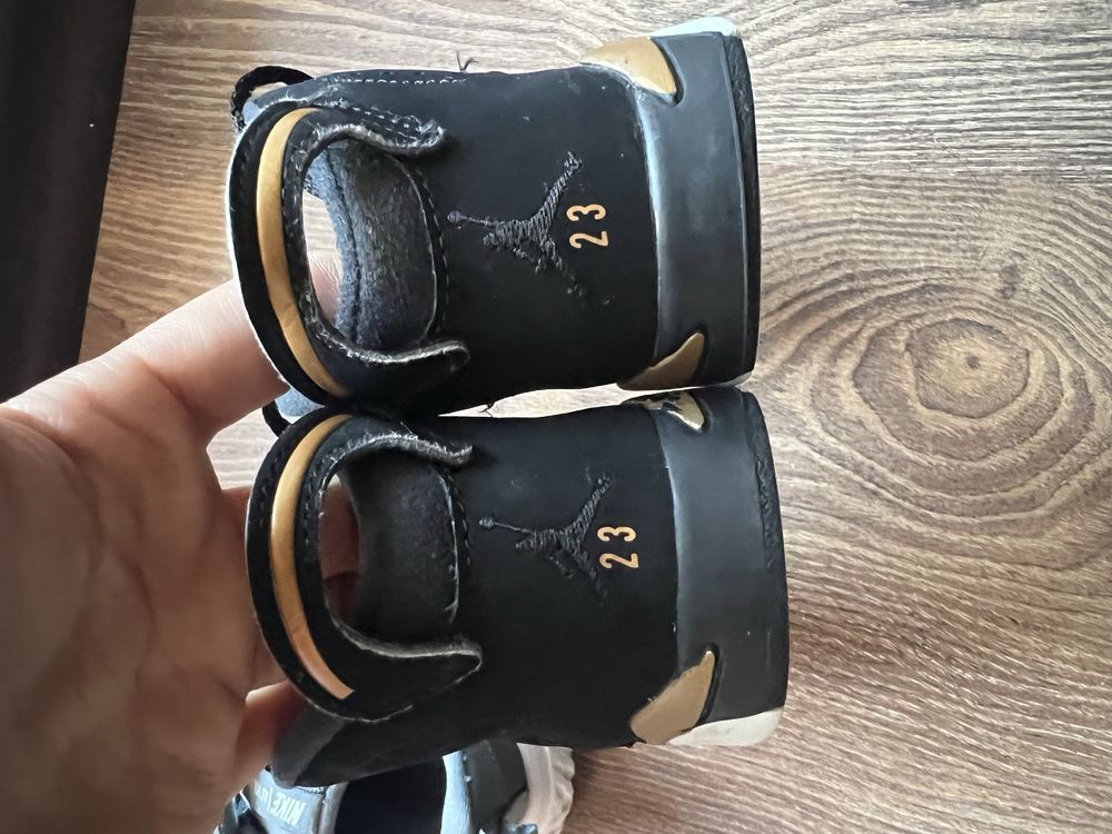 Маратонки Nike Jordan adidas