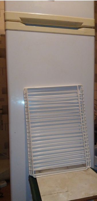 Продам полки для холодильника