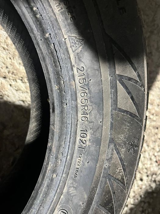 Комплект зимних шин(2 штуки)б/у