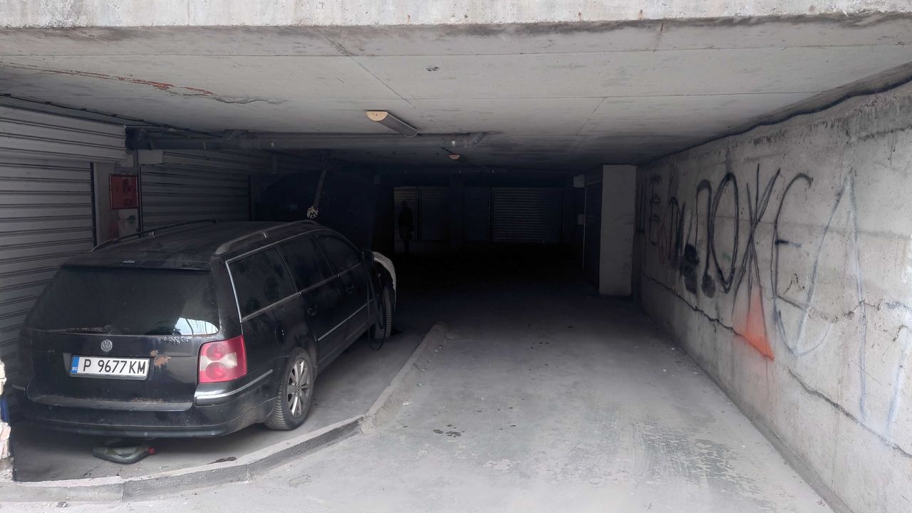 Дава се под наем Гараж / Паркомясто в Русе, Център - 18 кв.м за 51 € - Снимка #3